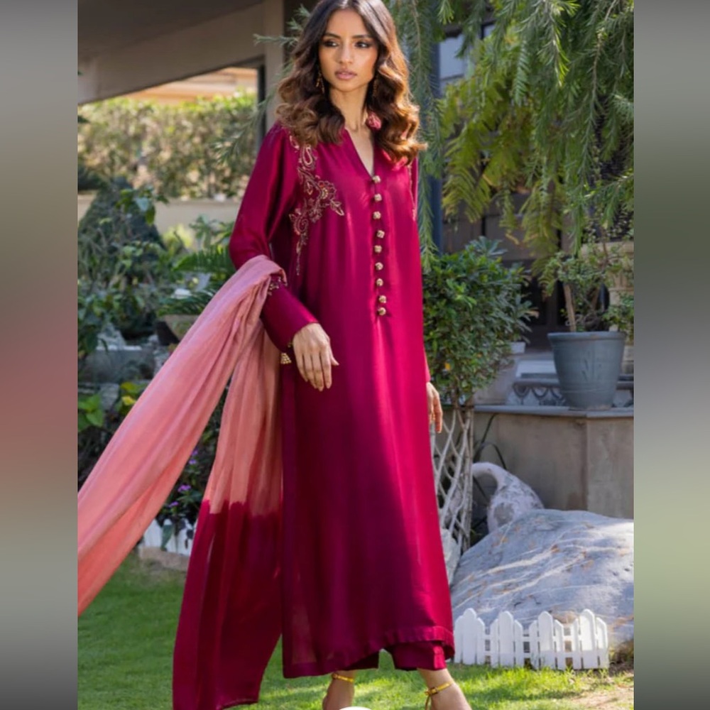 HUE PRET Maroon Embroidered Dress